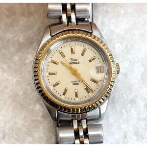 Timex Indiglo Silver Toned Fluted Bezel Vintage Wristwatch - 25mm - WORKS!